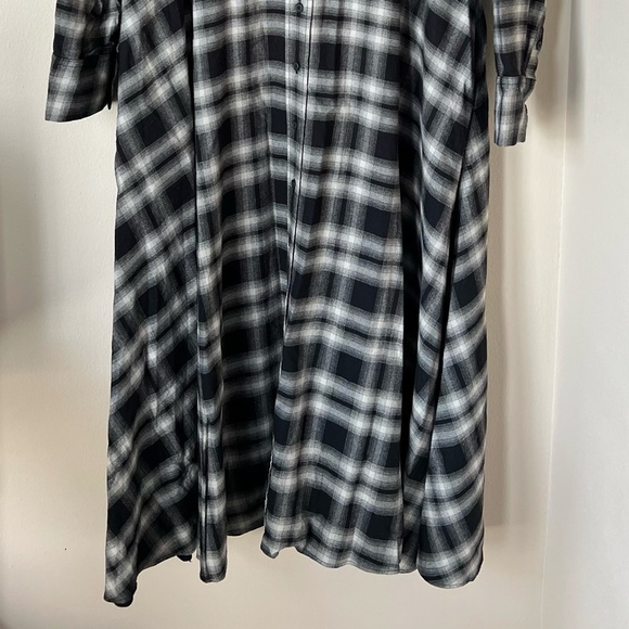 Uniqlo Black & White Checkered Long-Sleeve Shirtdress - Picture 3 of 5